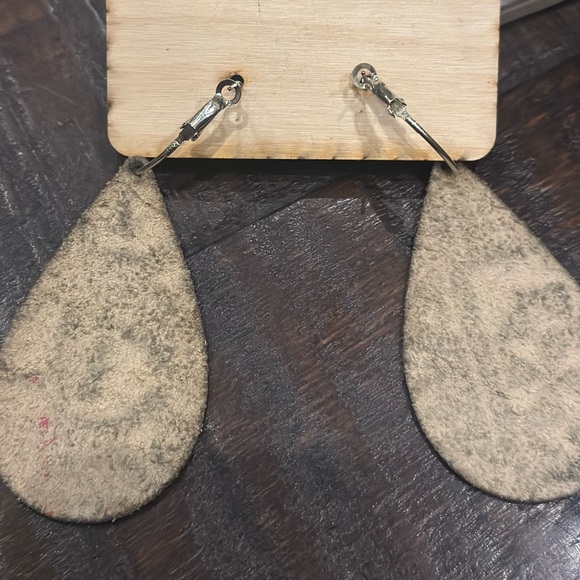 Keep it Gypsy Pink Bohemian Western Teardrop Earrings - Picture 2 of 2